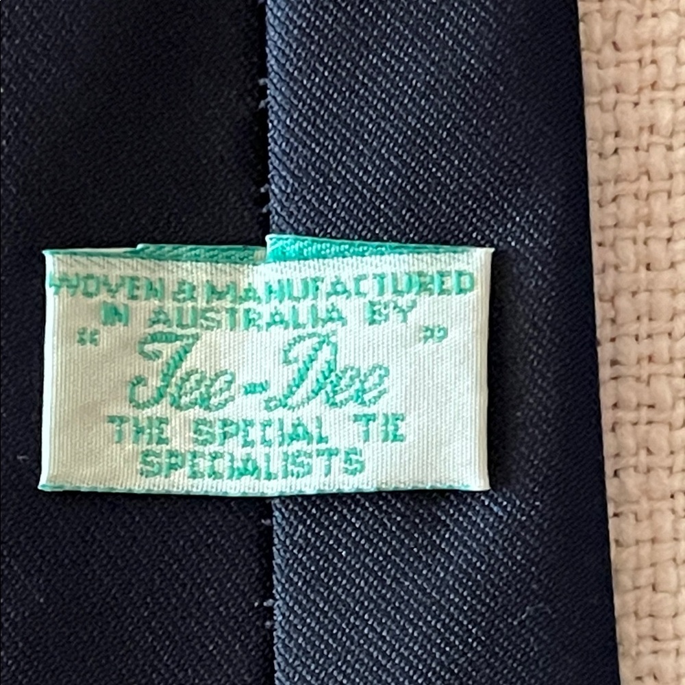 VTG AUSTRALIAN Tee-Dee Dark Navy Blue Tie Red Gold Stripe Official Emblem‎ - Picture 6 of 7